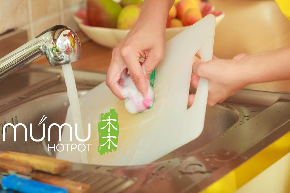 how to clean plastic cutting board